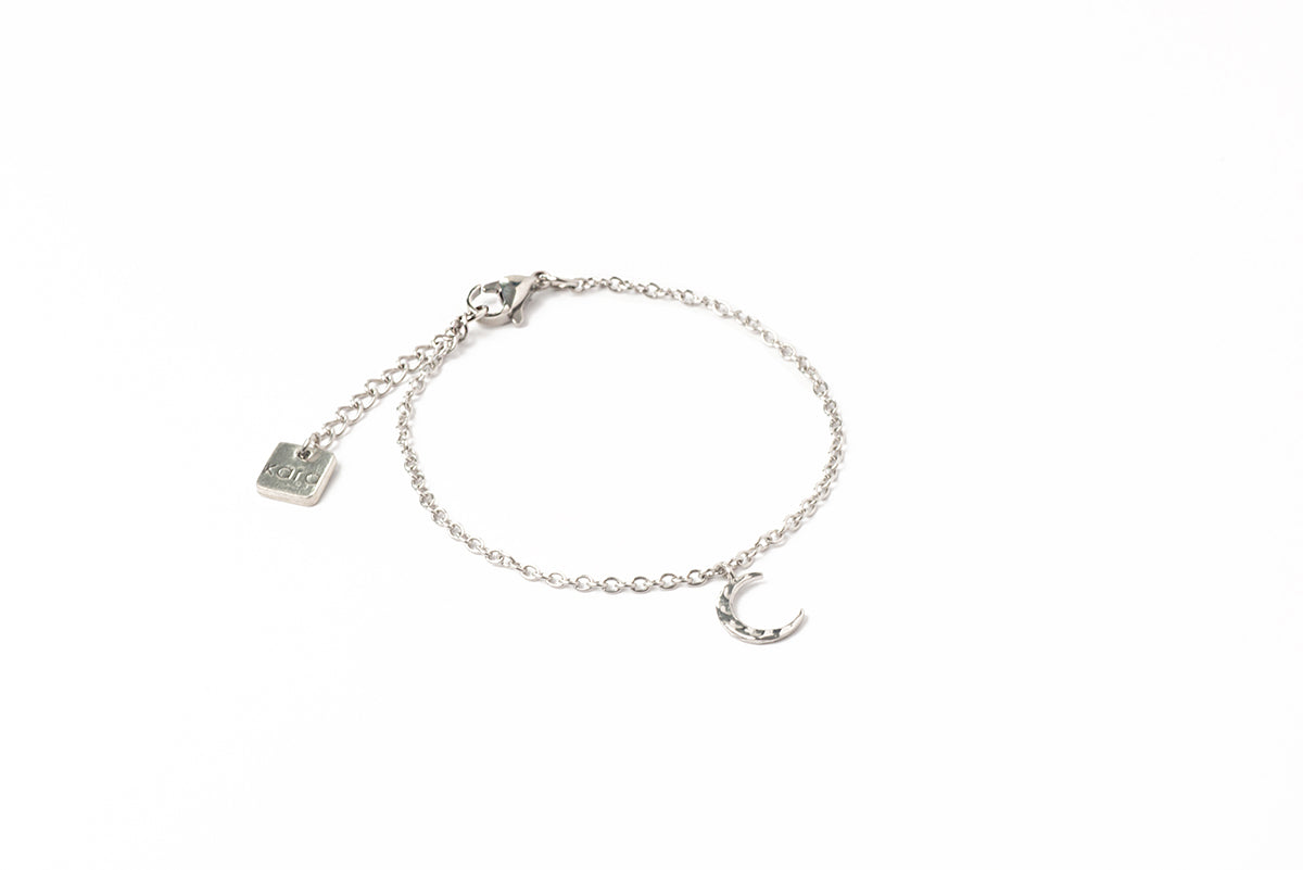 Bracelet délicat chaîne acier inoxydable lune martelée plaquée rhodium Millie 1