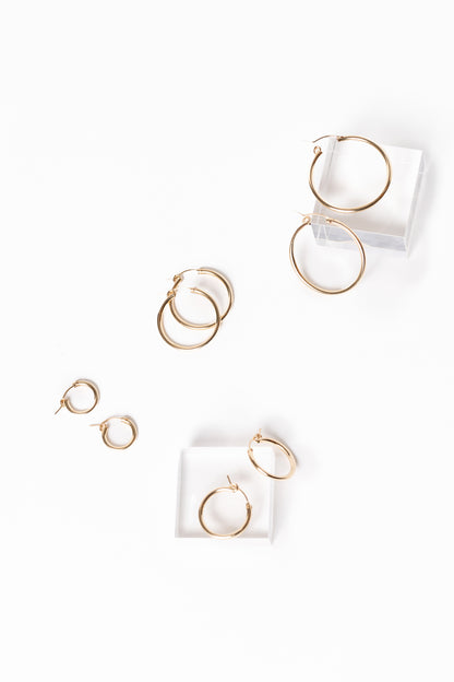 Boucles d'oreilles anneaux fermés en or rempli 14K grandeurs diverses - Daphnée 2-3-4-5