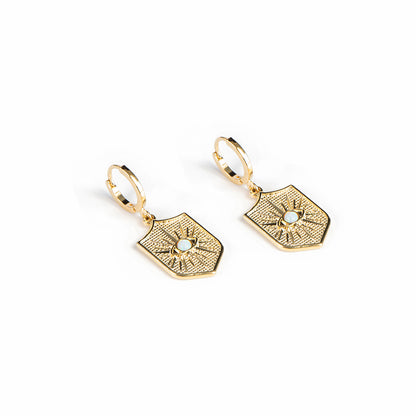 Boucles d'oreilles dormeuses avec pendentif evil eye opale plaqué or 14K Ivy 1 - 3