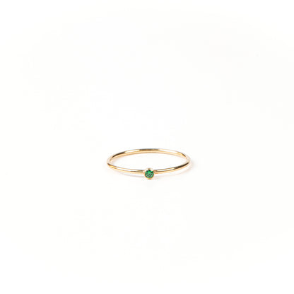 Bague fine lisse en or rempli 14K avec zircon vert hypoallergénique Florence 5-1