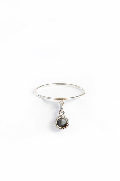 Bague fine argent sterling avec mini pierre noire labradorite - Savie 1-1