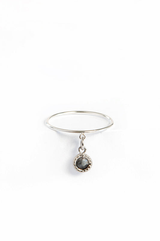 Bague fine argent sterling avec mini pierre noire labradorite - Savie 1-1