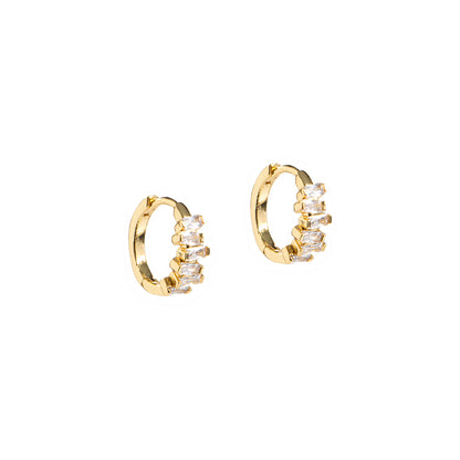 Boucles d'oreilles petits anneaux plaqués or 14K avec cristaux inégaux Blanche 15 - Kara Bijoux