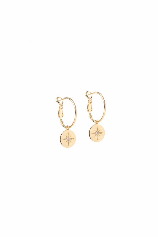Boucles d'oreilles placage or 14K sous forme d'anneaux avec médaillons boussole Millie 2