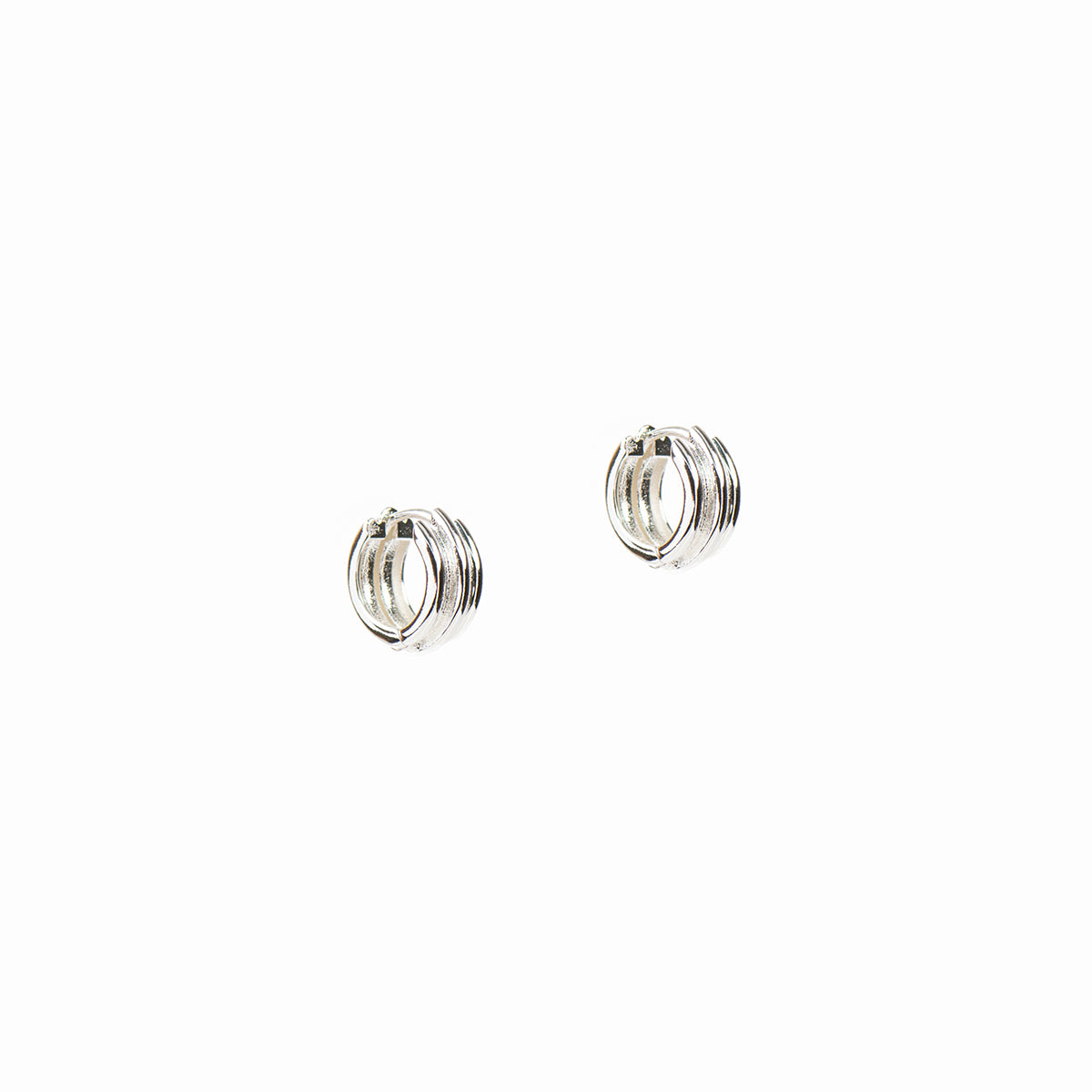 Boucles d'oreilles petits anneaux larges lignés placage argent Raphaëlle 6 argent-1