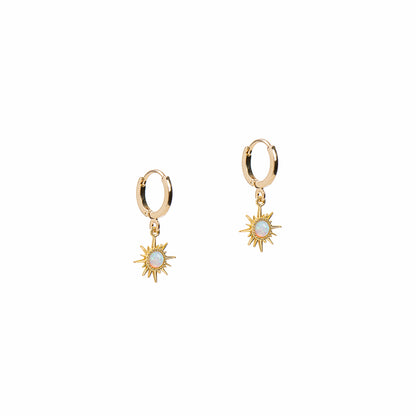 Boucles d'oreilles courtes plaquées or 14K avec étoile-soleil et pierre opale - Sabrina 3-1