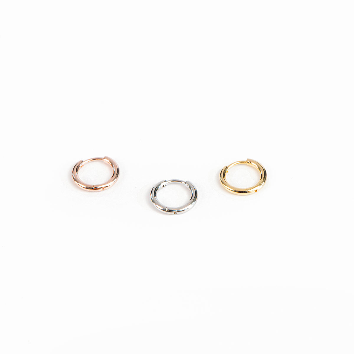 Boucles d'oreilles mini anneaux lisses placage or, or rose et argent - Les essentiels