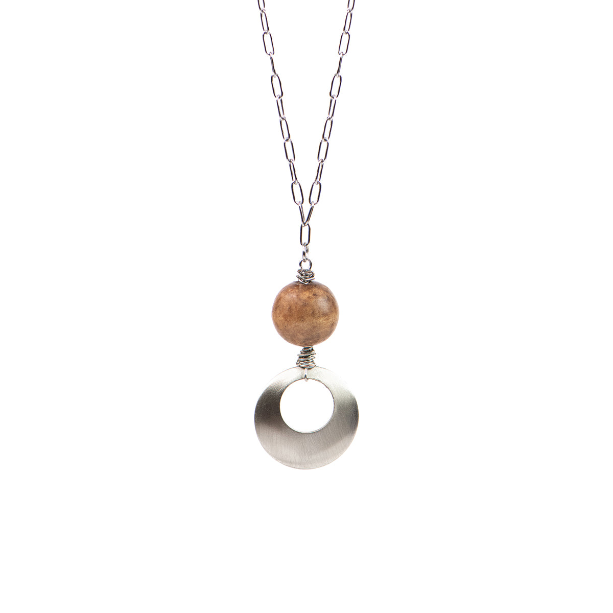 Collier mi-long chaîne Paperclip acier inoxydable avec pendentif ajouré et bille de bois - Mariana 2-1