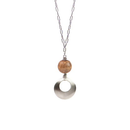Collier mi-long chaîne Paperclip acier inoxydable avec pendentif ajouré et bille de bois - Mariana 2-1