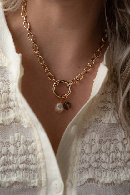 Collier court maximaliste gros maillons plaqué or 14K avec billes amovibles Véronica 2 sur femme