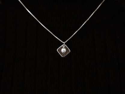 Collier délicat argent sterling .925 losange et perle - Florence 4 - lifestyle-2