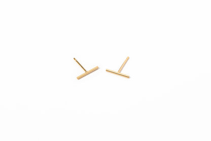 Boucles d'oreilles minimalistes mini barres 10 mm or rempli 14 Grace 5-2