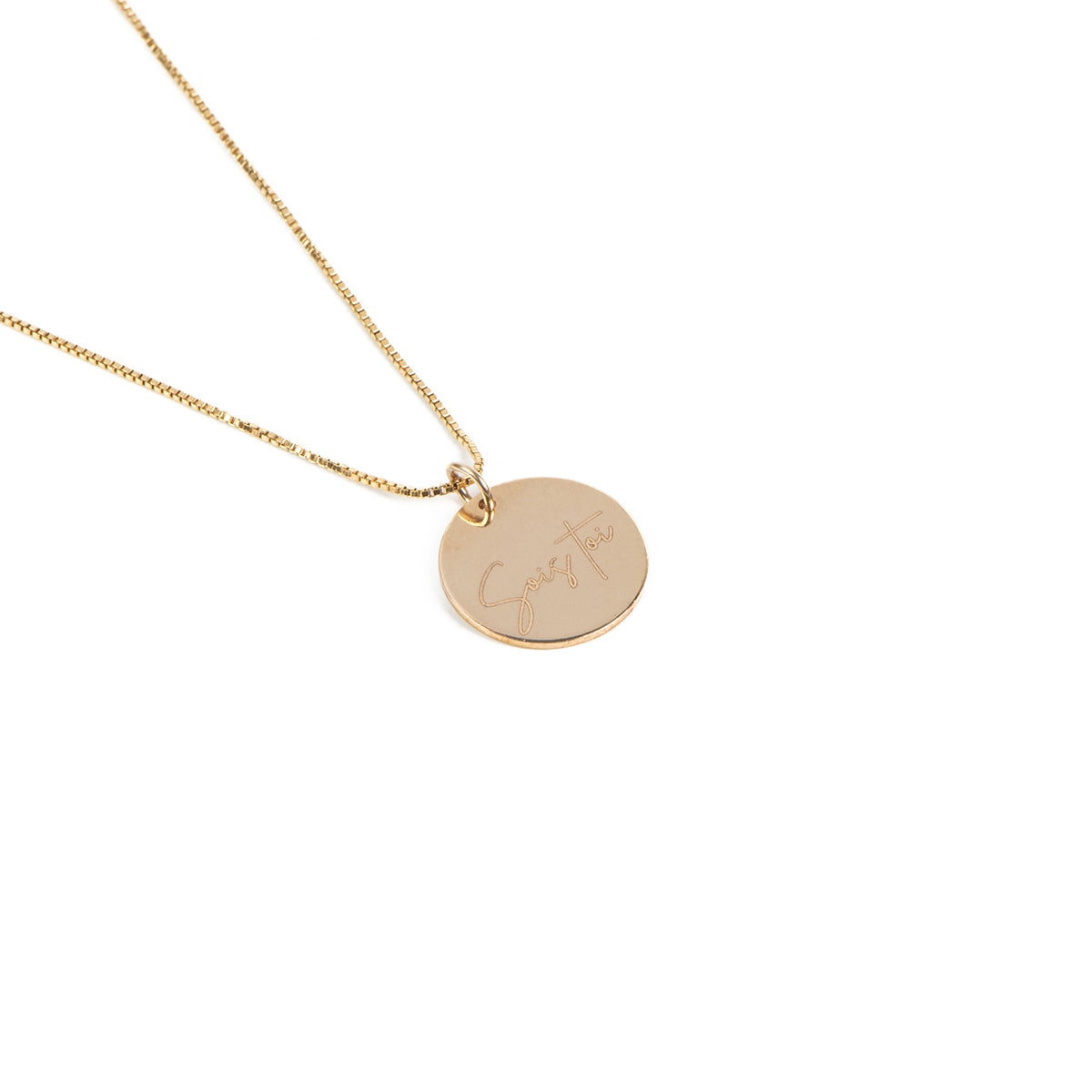 Collier délicat en or rempli 14K avec médaillon rond 15,9 mm gravé Sois toi - Kara 1-3