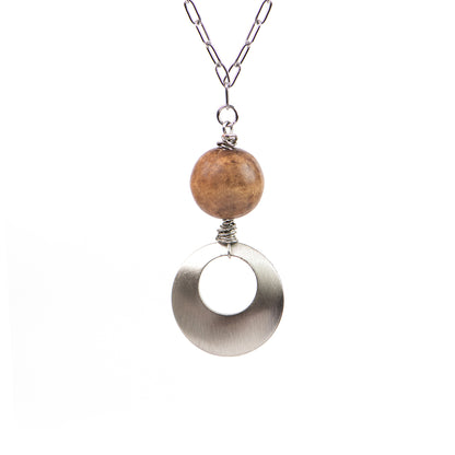 Collier mi-long chaîne Paperclip acier inoxydable avec pendentif ajouré et bille de bois - Mariana 2-2