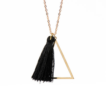 Collier long délicat placage or avec pendentifs triangle et pompon noir - Mariana 3-2