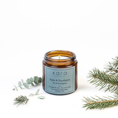 Chandelle fabriquée à la main à partir de cire de soya  - Sapin et Eucalyptus - lifestyle-2