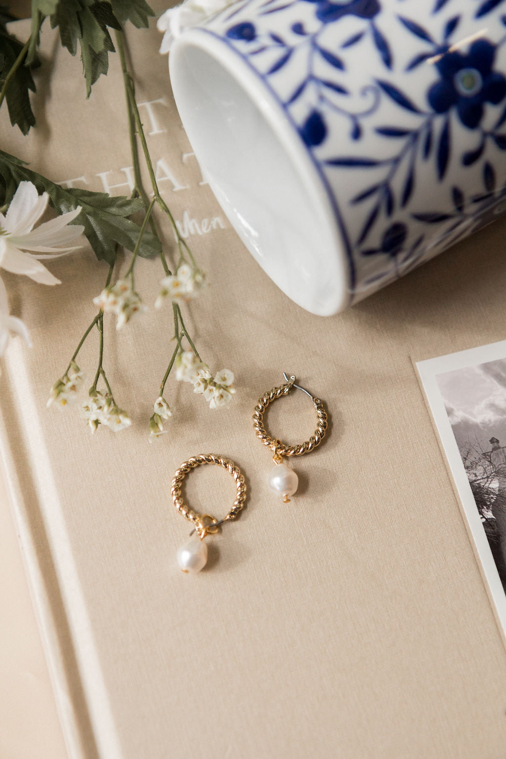 Boucles d'oreilles Marguerite 2 lifestyle image 0 - Kara Bijoux et Style