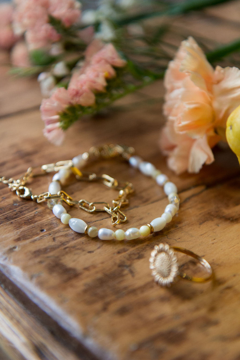 Bracelet Iris 4 et Marguerite 4 + bague Florence 9 lifestyle - Kara Bijoux et Style