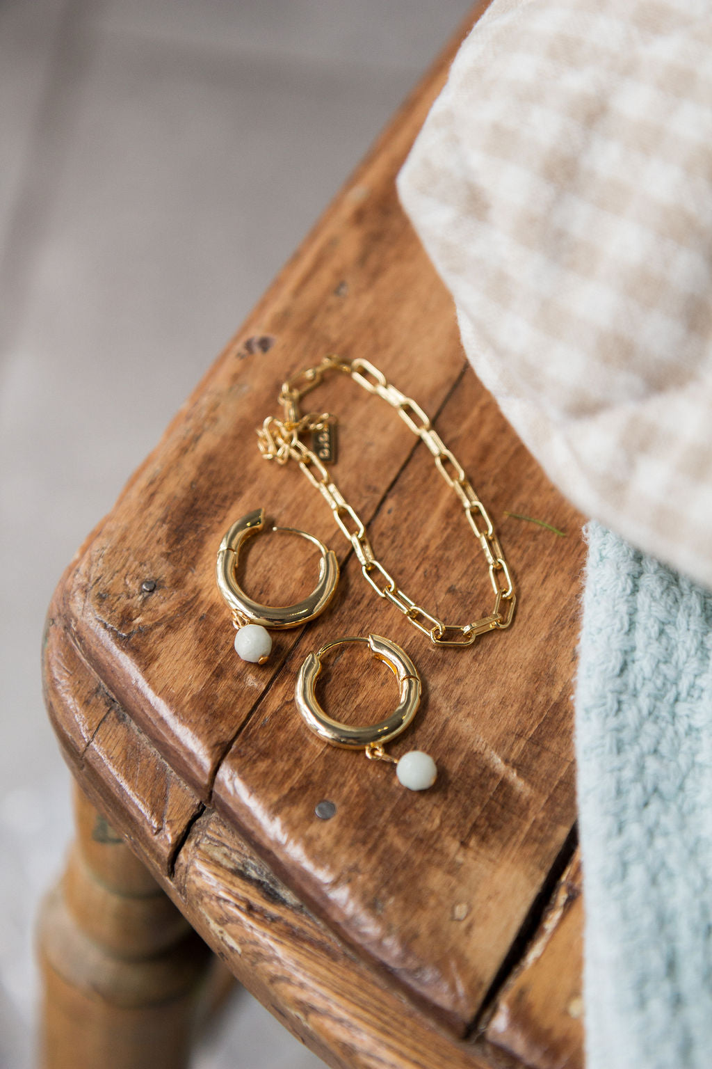 Bijoux plaqués or lifestyle - Collection printemps-été 2025 - Kara Bijoux et Style