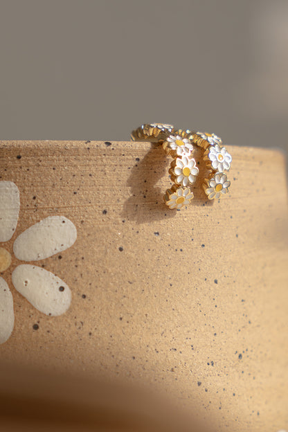 Boucles d'oreilles anneaux larges design fleurs placage or 14K - Mariana 1 or-lifestyle