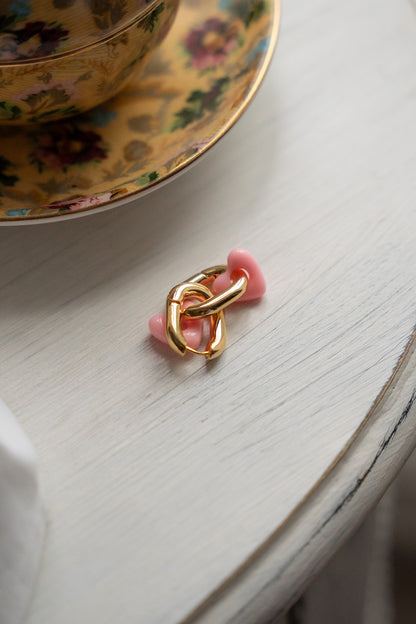 Boucles d'oreilles anneaux ovales épais placage or coeur résine rose - Sabrina 1-lifestyle