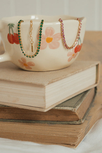 Bracelets tennis plaqués or 14K zircons Marguerite 2 vert et rose décor lifestyle