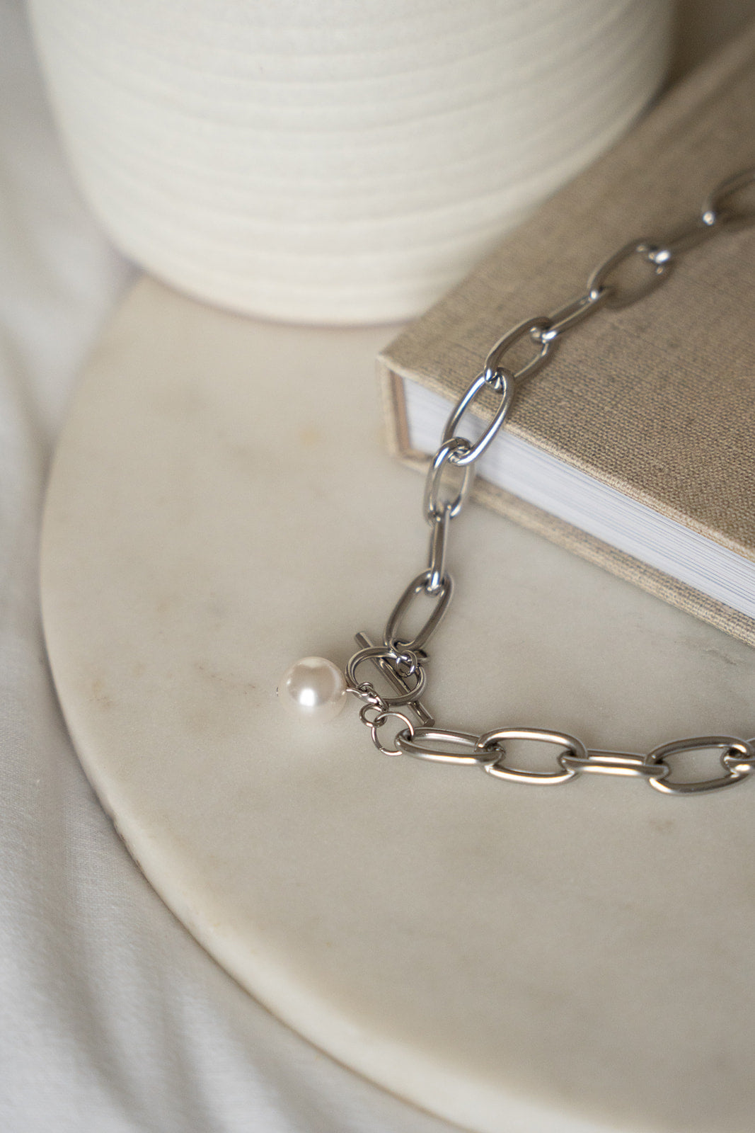 Collier XXL maximaliste statement acier inoxydable avec perle blanche -Véronica 1-lifestyle