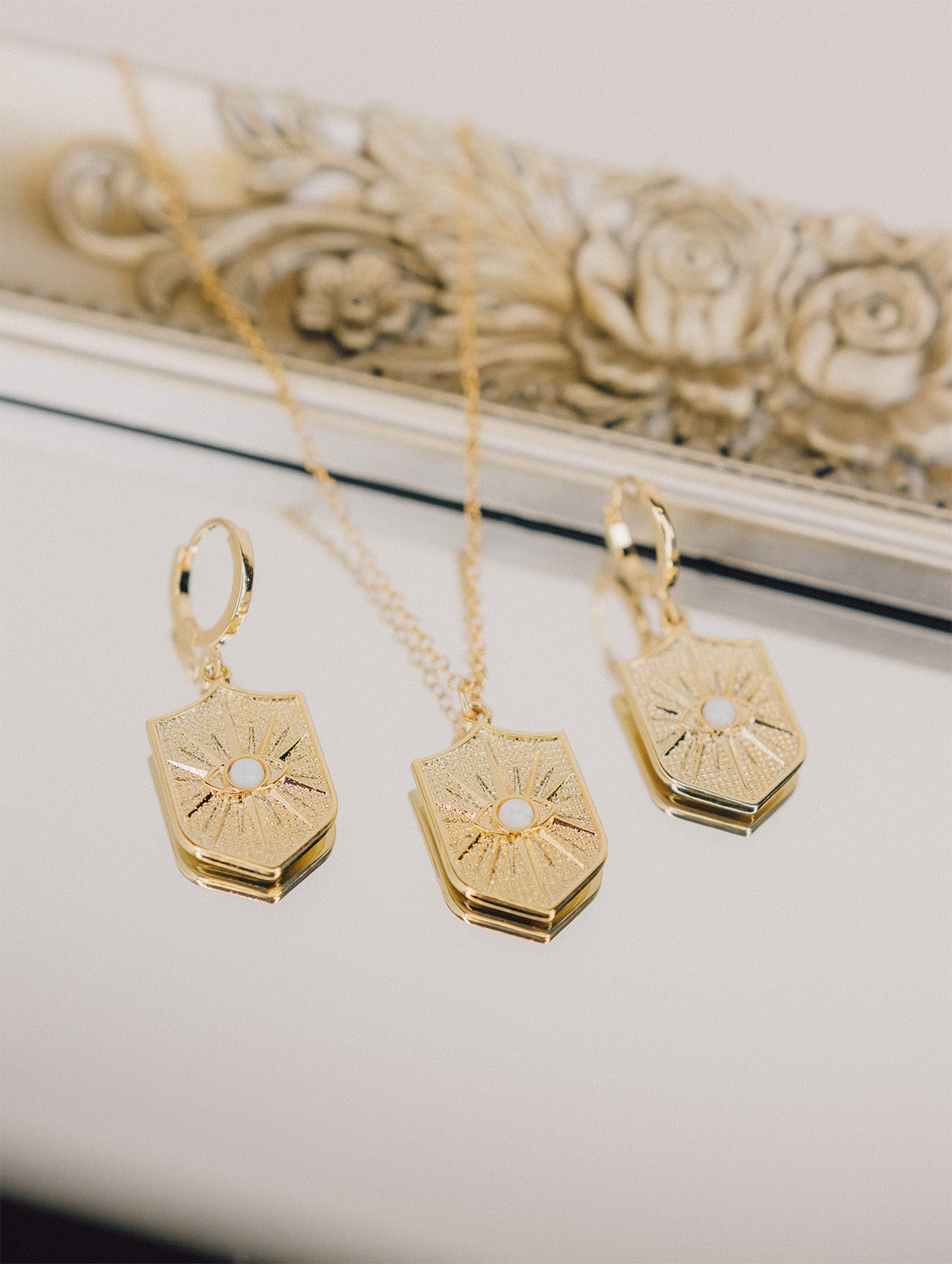 Boucles d'oreilles et collier avec pendentif evil eye opale plaqué or 14K Ivy 1 - lifestyle